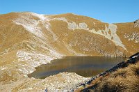 06 Ci si alza sopra il lago Moro